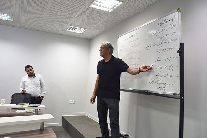 هفدهمین جلسه بارش افکار گروه تشخیصی درمانی فرجاد با صحبت های جناب آقای مهندس مهدی مشایخی 